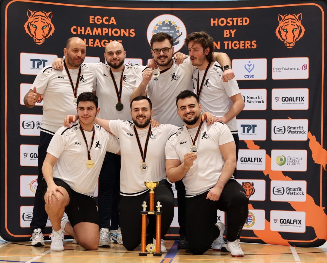 L'équipe de Goalball du HA.VI. 2 Bruxelles sur le podium, sacrée championne d'Europe.